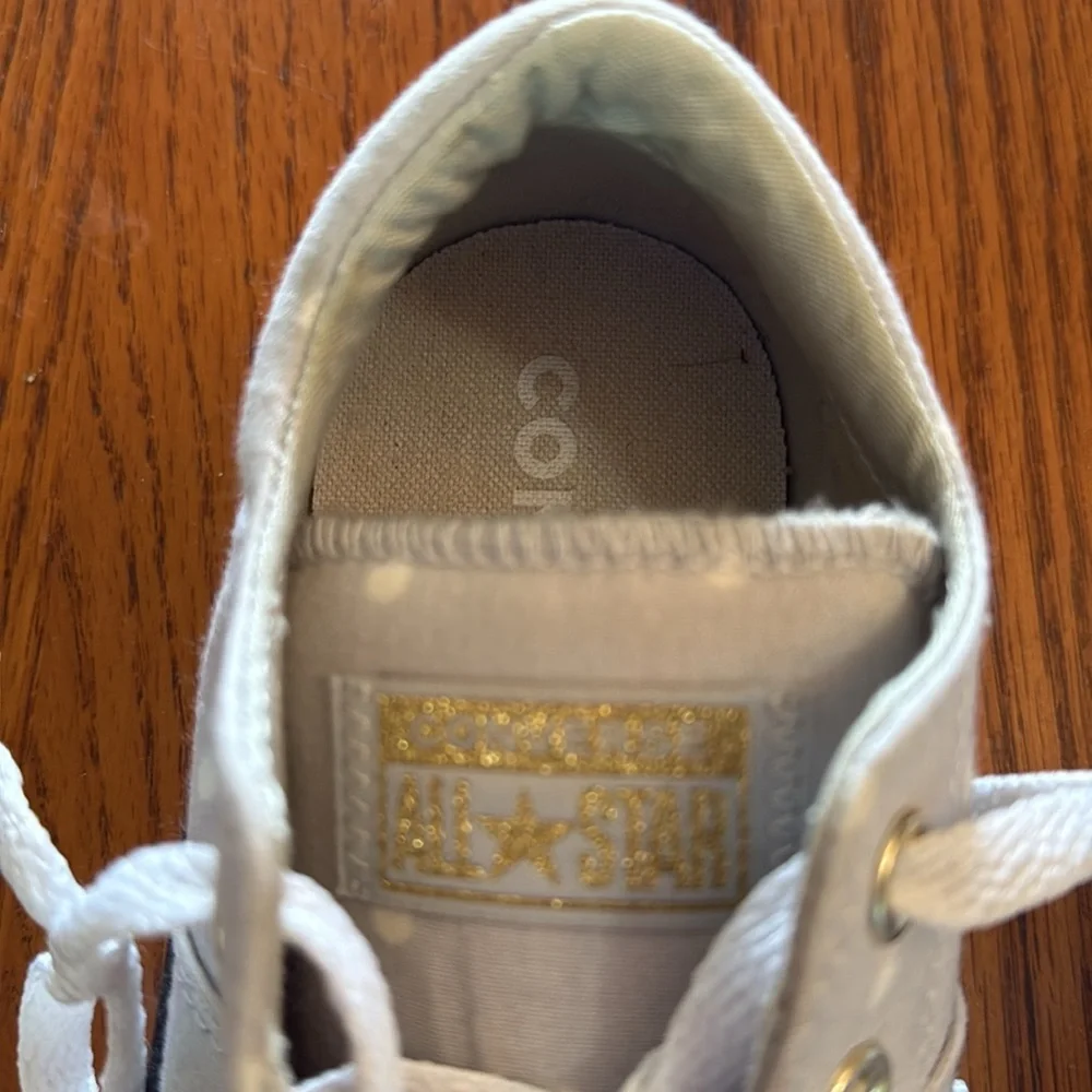 Converse women’s grey with White polka dots Low-Top Canvas with Gold Eyelets